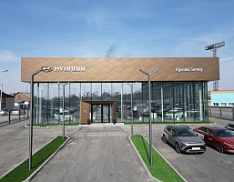 Автосалон Hyundai Semey: современный объект с трехслойными сэндвич-панелями «Металл Профиль» 