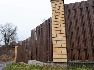 Забор из металлического штакетника в Перми
